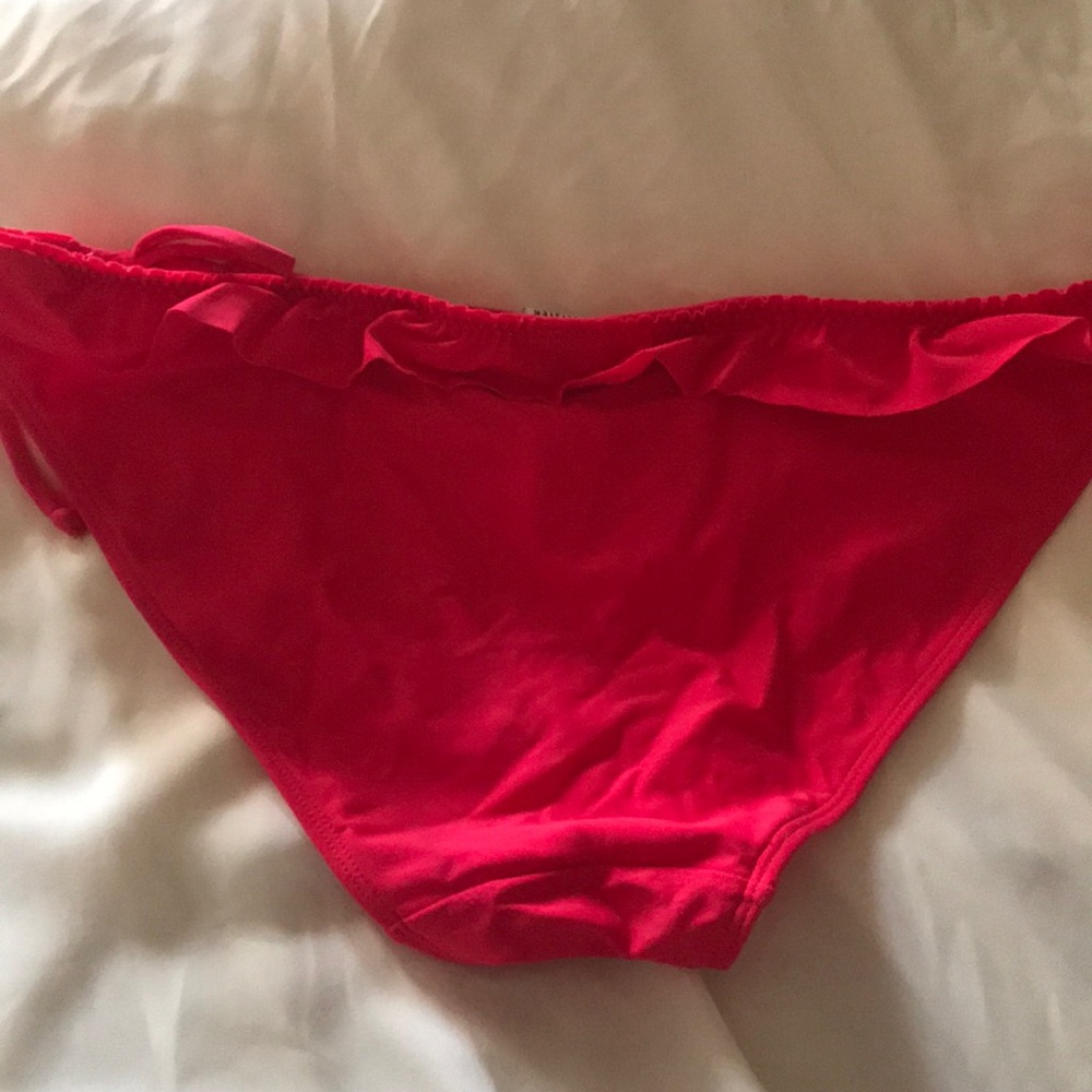 Bikinis - Picture 4 of 5
